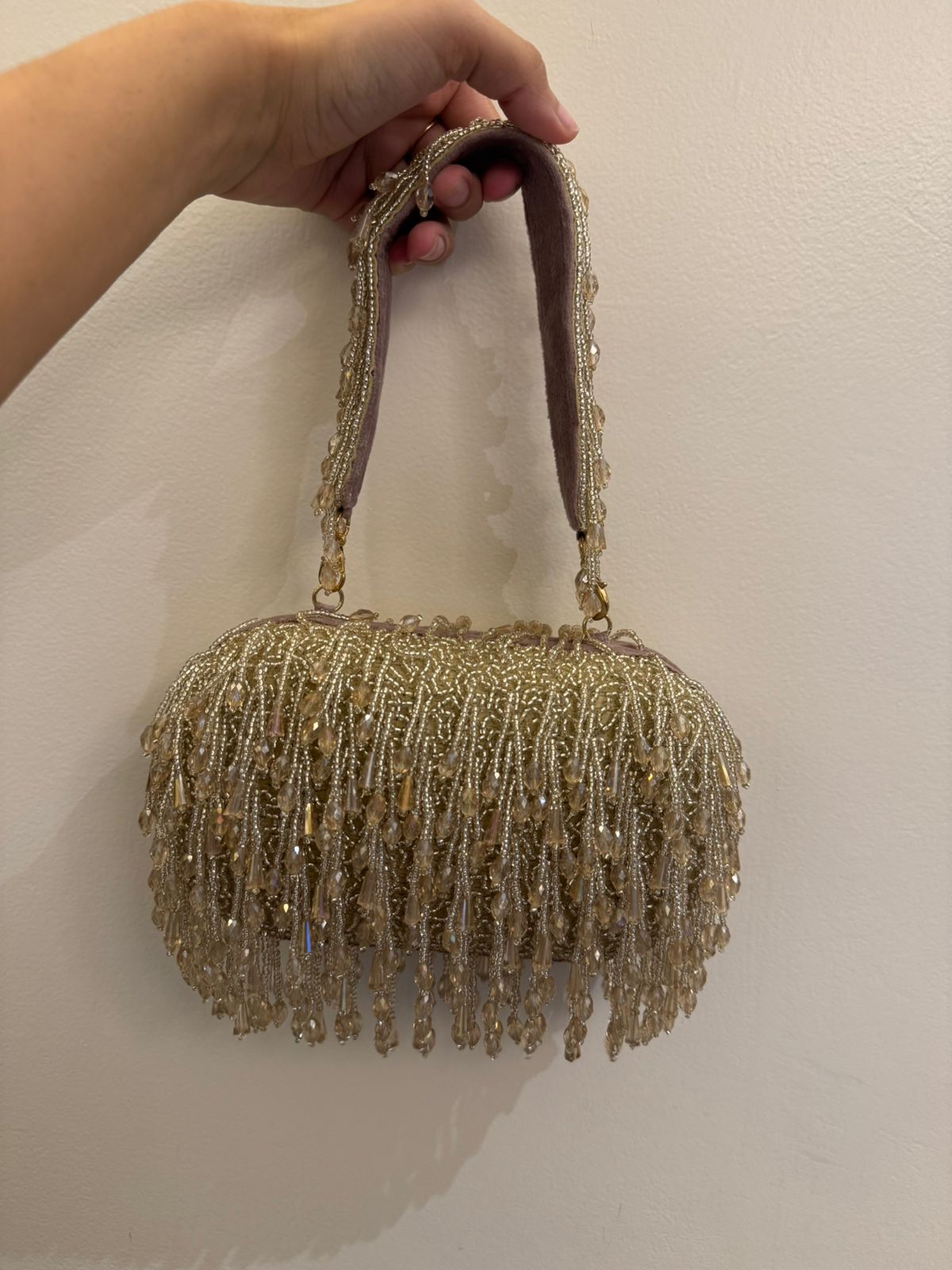 Oval shaped box clutch